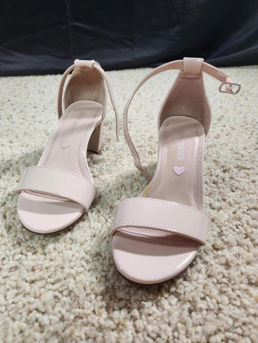 MSRP $109 Steve Madden Girls' pink nude sandal Size 1 - C13